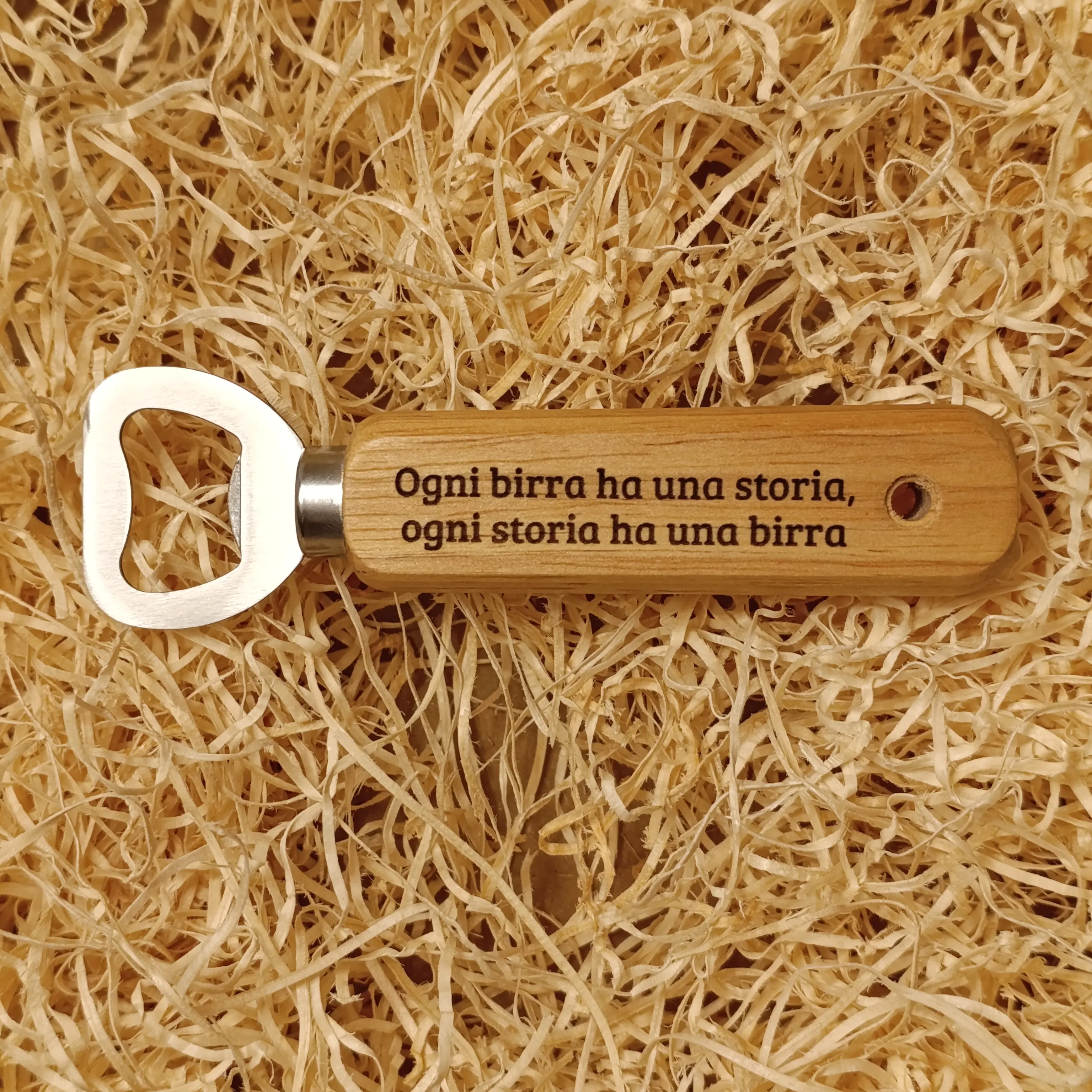 Apribottiglie personalizzato in legno e metallo