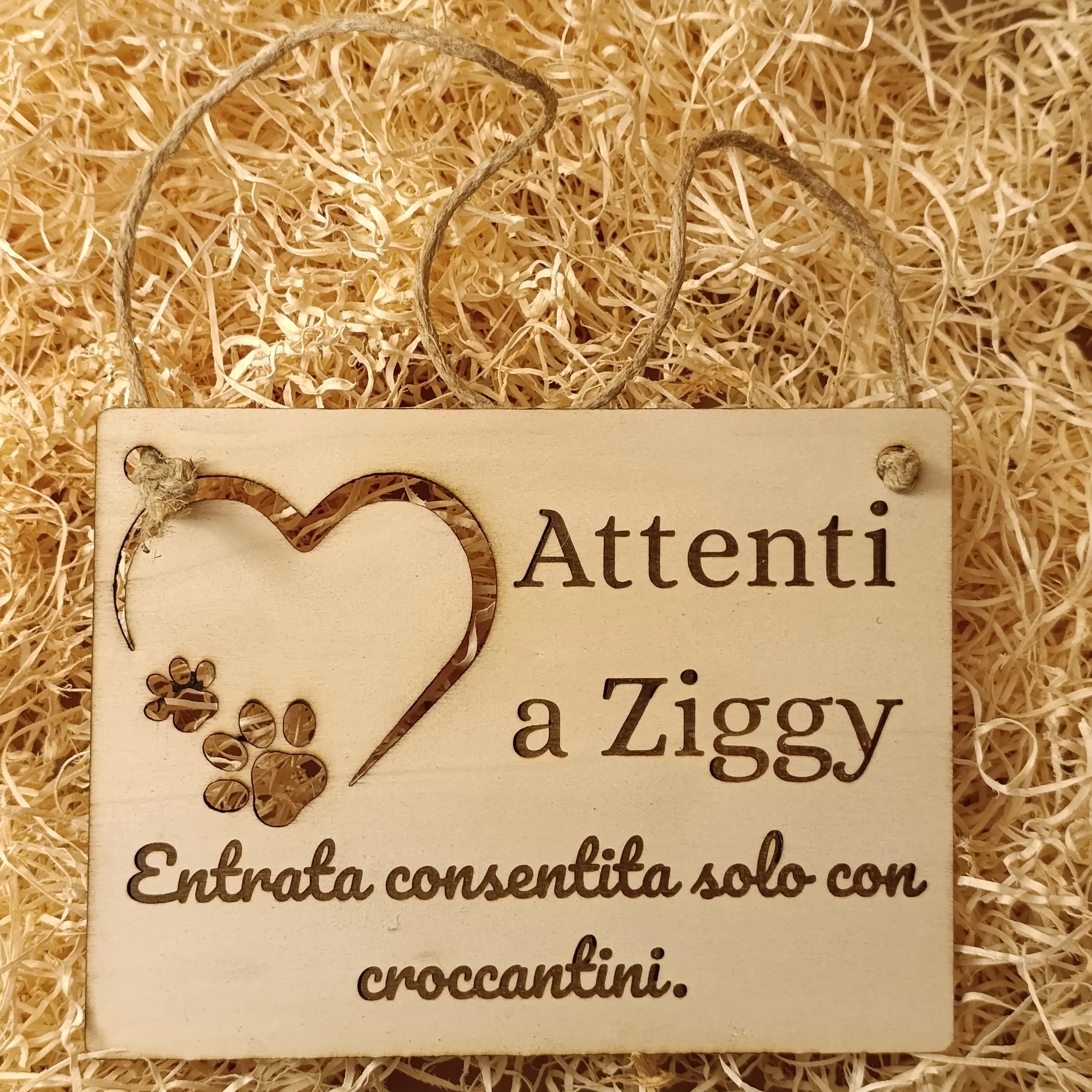 Cartello “Attenti al cane” personalizzato in legno