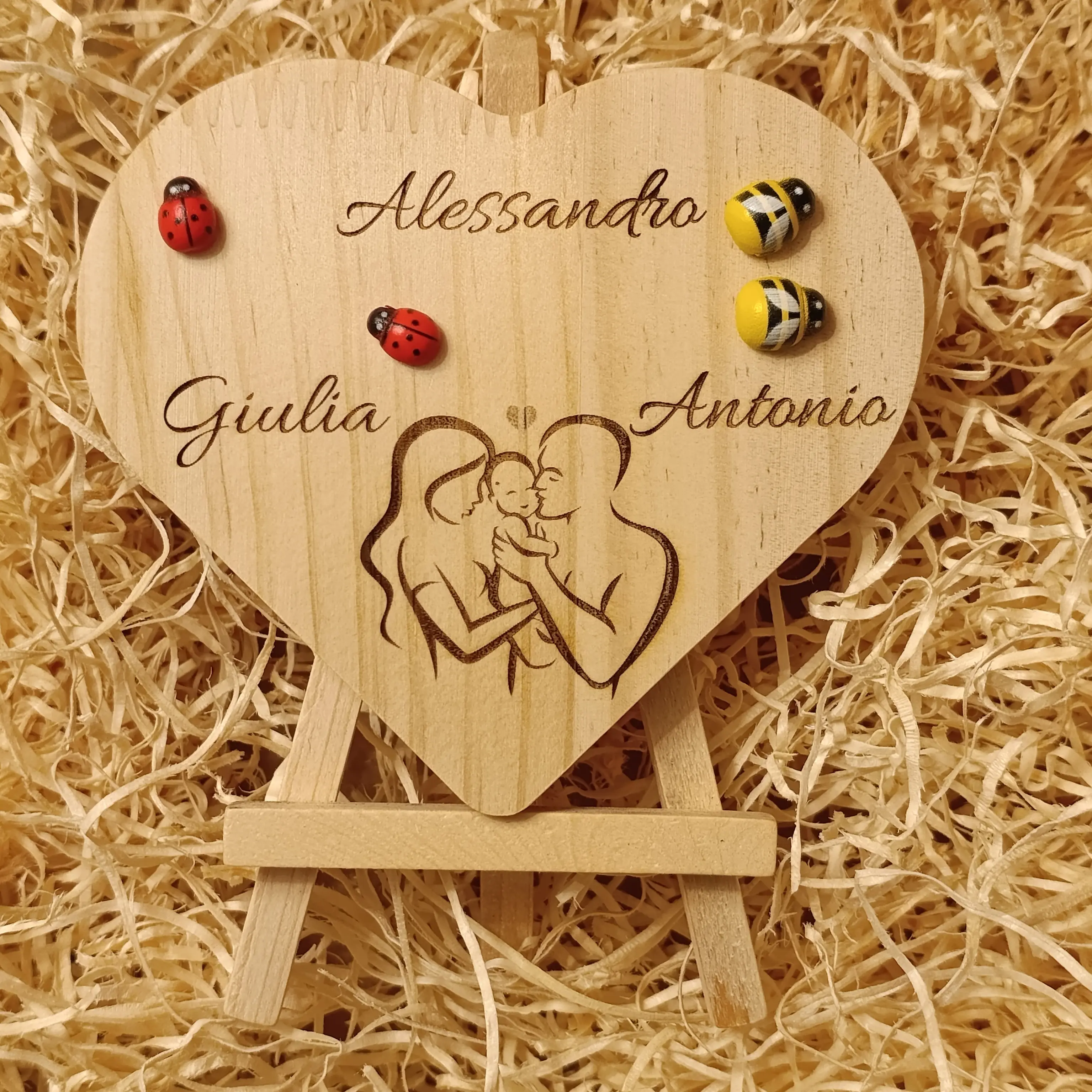 Cuore in legno inciso con nomi personalizzati