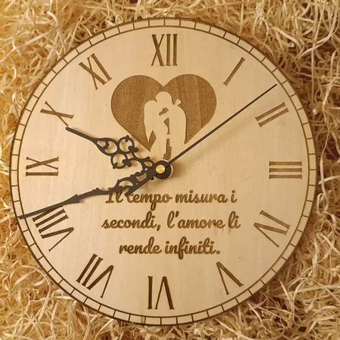 Acquista Orologio amore - prodotti artigianali in legno e candele