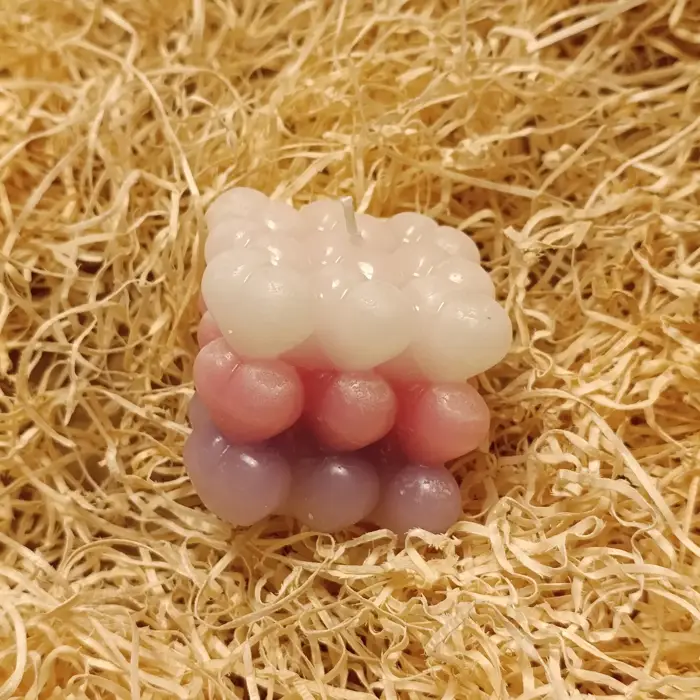 Candela Artigianale a Cubo con Cuori Multicolore