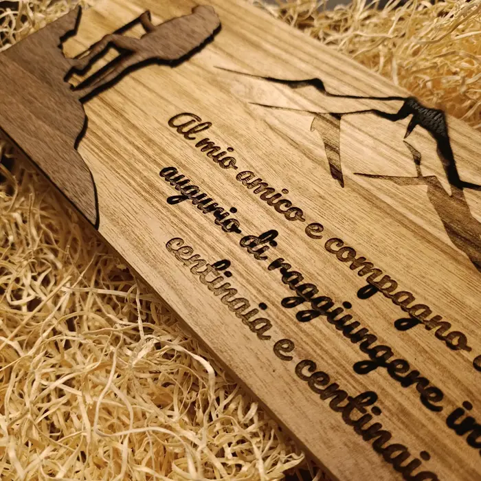 Targa in Legno di Paulownia Grande: Regalo Escursionista Personalizzato