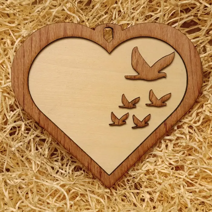 Targa a Cuore in Legno "Rondini" 2 Layer con Incisione Personalizzata