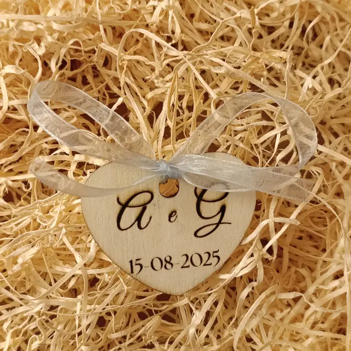 Acquista Piccolo cuore per bomboniere - prodotti artigianali in legno e candele