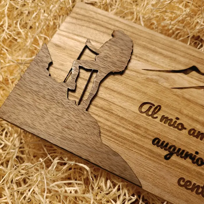 Targa in Legno di Paulownia Grande: Regalo Escursionista Personalizzato