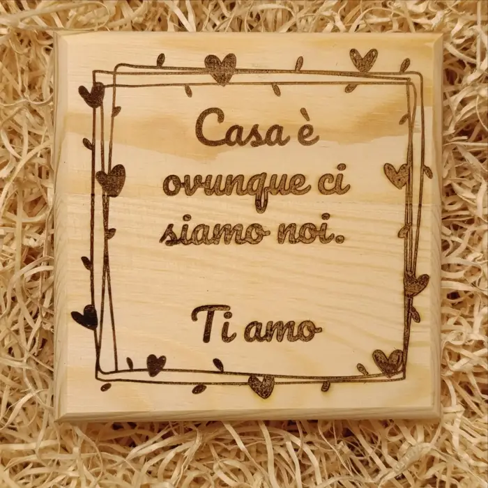 Acquista Targa quadrata in legno di pino - prodotti artigianali in legno e candele