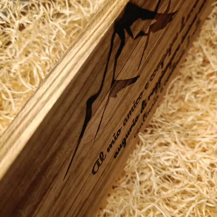 Targa in Legno di Paulownia Grande: Regalo Escursionista Personalizzato