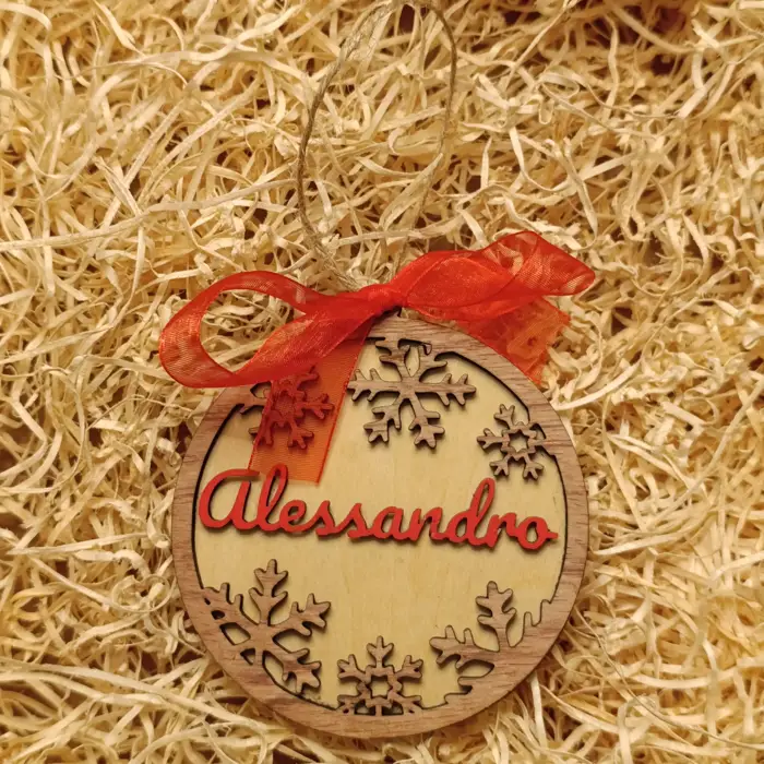 Acquista Pallina di Natale - nome e fiocchi di neve - prodotti artigianali in legno e candele