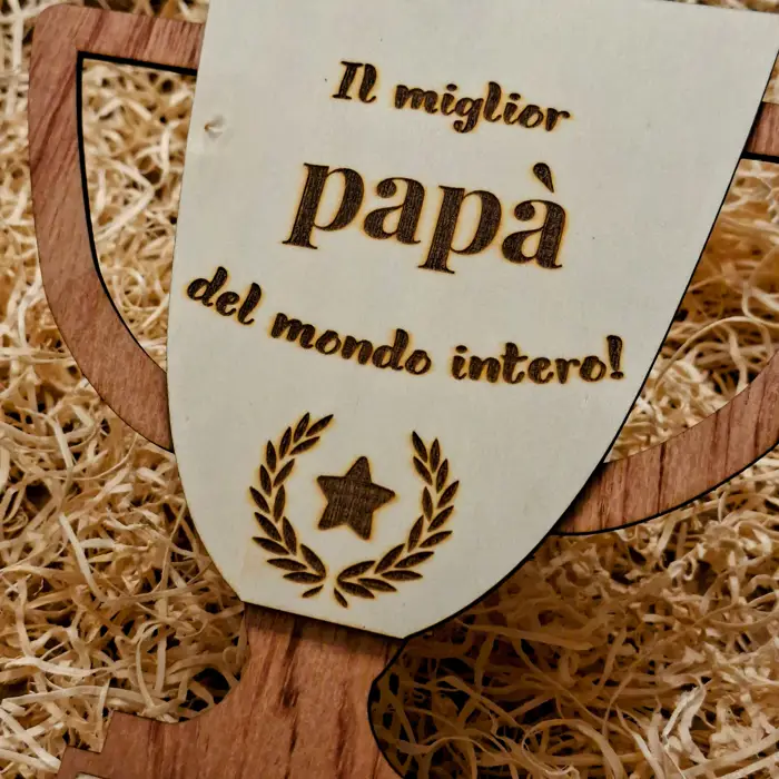 Trofeo in Legno "Miglior Papà": Regalo Personalizzato con Nomi